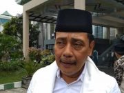 NU Minta Pesantren Tak Terprovokasi Teror Orang Gila Ketua nu jatim hasan mutawakkil alallah di masjid-al akbar surabaya