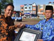 Pemerintah Kota Metro Mendapatkan Bantuan Mobil Pengangkut Sampah Dari Perusahaan