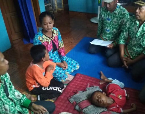 Kakak Beradik Asal Desa Gunung Sari Kecamatan Ulu Belu Tanggamus yang Mengidap Cacat Fisik Dan Membutuhkan Uluran Tangan Dari Para Dermawan Serta Kepedulian Pemerintah Setempat
