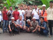 Aliansi Jurnalistik Online Indonrsia (AJOI) Tanggamus, Bersama PLN Unit Pelayanan Pelanggan (ULP) Kotaagung Berinisiatif Berikan Bantuan Pemasangan Listrik Dan Intalansinya Untuk Nenek Mar’ah