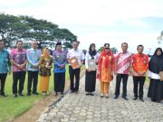 Bupati Tanggamus Hj. Dewi Handajani Secara Simbolis Bagikan SK Tenaga Kontrak Non-PNSD Tahun 2019 Di Lapangan Pemkab Tanggamus