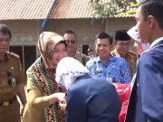 Bupati Tanggamus Dewi Handajani Tinjau Ujian Nasional Berbasis Komputer (UNBK) Di Sekolah Menengah Pertama (SMP) Negeri 1 Kecamatan Gisting Kabupaten Tanggamus