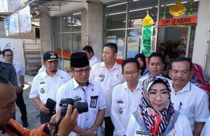 Bupati Tanggamus Hj.Dewi Handajani Tinjau Pasar Kotaagung Dan Wonosobo Jelang Lebaran