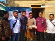 PLN ULP ( Perusahaan Listrik Negara Unit Layanan Pelanggan ) dan AJOI ( Aliansi Jurnalistik Online Indonesia ) Tanggamus Beri Bantuan Ke Warga Pekon Way Halom Kec Talang Padang Kab Tanggamus