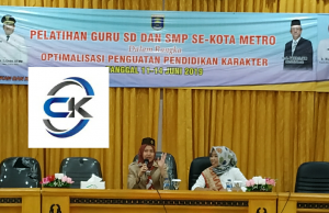 Ketua Kwartir Cabang (Ka.Kwarcab) Pramuka Kota Metro Isi Materi Pelatihan Guru SD Dan SMP Se-Kota Metro