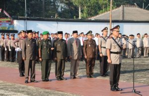 Polres Metro Upacara Ziarah Dan Tabur Bunga Dalam Memperingati Hari Bhayangkara Ke-73