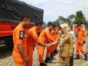 Bupati Tanggamus Dewi Handajani Lepas 12 Personil Tim Gabungan BPBD Dan Badan SAR