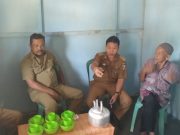 Serah Terima Rumah Mbah Gino Di Hadiri Oleh Camat Lambu Kibang Dan Kepalo Tiyuh