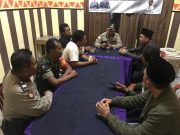 Muhammad saleh Mukadam S.H Tenangkan Masa Yang Mendatangi Kantor Kepolisian Sektor Seputih Surabaya Lampung Tengah