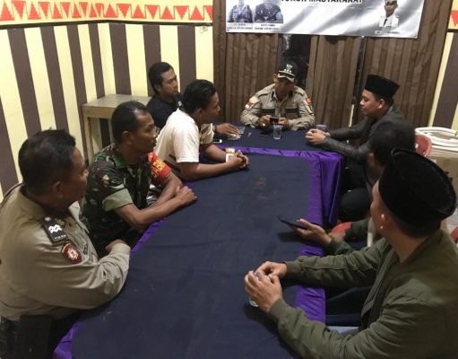 Muhammad saleh Mukadam S.H Tenangkan Masa Yang Mendatangi Kantor Kepolisian Sektor Seputih Surabaya Lampung Tengah