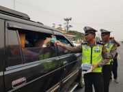 Polres Mesuji Bagikan Masker Gratis Ke Masyarakat