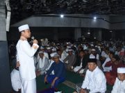 Ustad Das’ad Latif Sholat Subuh Berjamaah Bersama di Tulang Bawang Barat