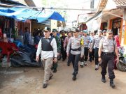 Bupati Lamtim Tinjau Pos Pantau dan Harga Bahan Pokok Menjelang Nataru