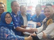 Nessy Kalvia Mustafa Kembalikan Formulir Ke DPC Partai Demokrat Lamteng