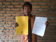 Salim Mengambil Formulir Pendaftaran Bakal Calon Kepala Tiyuh Penumangan Baru