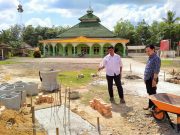 Kepala Desa (Kades) Suka Agung Mesuji Pantau Pembangunan Gerbang Masjid