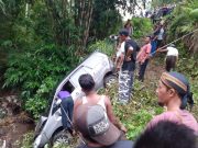 Kecelakaan Tunggal, Mobil Kijang Innova BE 1747 EQ Alami Terjun Bebas Ke Jurang