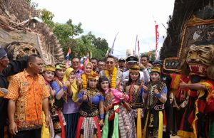 Hi. Zaiful Bokhari Di Sambut Antusias Oleh Warga Desa Braja Luhur Kec.Braja Selebah