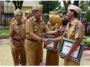 Wakil Walikota Metro Serahkan Reward Tahap Ke 2 Bagi OPD Berprestasi