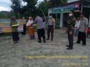 Kepolisian Subsektor Mesuji Lakukan Baksos Bagi Sembako Ke Warga