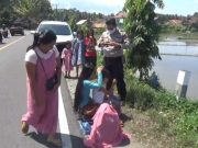 Diduga Depresi, Seorang Ibu Di Tanggamus Berjemur 5 Jam Di Bahu Jalan (Jalinbar)