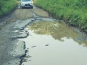 Warga Tanggamus Keluhkan Jalan Rusak Yang Tak Kunjung Di Perbaiki