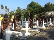 Kejari Tanggamus Gelar Upacara Di Makam Pahlawan