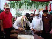 Hi. Zaiful Bokhari Resmikan Balai Desa Sukadana Timur Lamtim