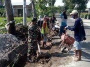 Sambangi Kerjabakti, TNI Anjurkan Warga Disiplin Prokes