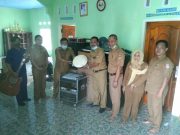 Dinsos Mesuji Beri Bantuan Alat Musik Di Desa Wiralaga