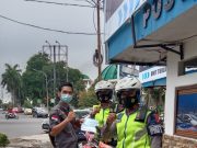 SMSI Kota Metro Berbagi Masker Di Hari Jum’at Berkah