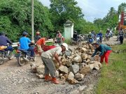 Kodim 0411/LT Bersama Warga Kecamatan Seputih Agung Lamteng Lakukan Gotong – Royong