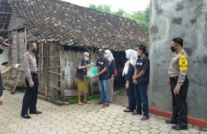 Pandemi Covid-19, Polsek Siman Gandeng KTS Tajug Berbagi Bersama