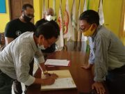 PBFI Metro Serahkan SK dan Bendera ke KONI Metro