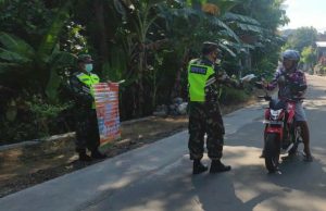 TNI Edukasi Warga Ponorogo Basmi Covid-19