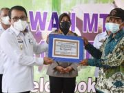 Wali Kota Metro Serahkan Bantuan Kepada Kelompok Tani dan Ternak