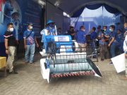 Warga Ponorogo Terima Bantuan Alat Pemanen Padi Dari Ibas