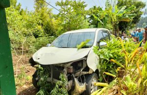 Diduga Mengantuk, Pengemudi Minibus Avanza Tabrak Sepeda Motor