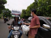 SMSI Kota Metro Bagikan Takjil Dan Masker