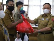 Wakil Bupati Lambar Hadiri Acara Penyerahan Sembako Kepada ASN Dan THLS