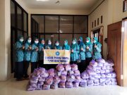 PKK Desa Bancar Beri Sembako Bagi Dhuafa