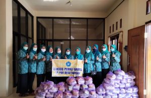 PKK Desa Bancar Beri Sembako Bagi Dhuafa