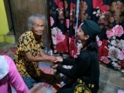 Wujud Peduli Sesama Pokmas STK bersama PSHW Sub Ranting Pakunden Ponorogo