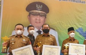 Pemkab Lambar Raih Penghargaan Terbaik I Dalam Perencanaan dan Pencapaian Pembangunan Daerah