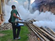 Pemdes Bancar Selain Lakukan Pengasapan Juga Kampanyekan 3M