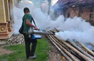 Pemdes Bancar Selain Lakukan Pengasapan Juga Kampanyekan 3M