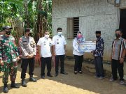 Bupati Tanggamus Serahkan Bantuan Bedah Rumah