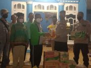 Rombongan Polsek Gunung Agung Lakukan Bakti Sosial