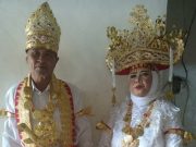 H Kamso dan Ibu Menik, Mendapatkan Gelar Adat, Stan