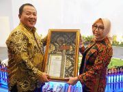 Zaidirina Beri Gubernur Lampung Cenderamata